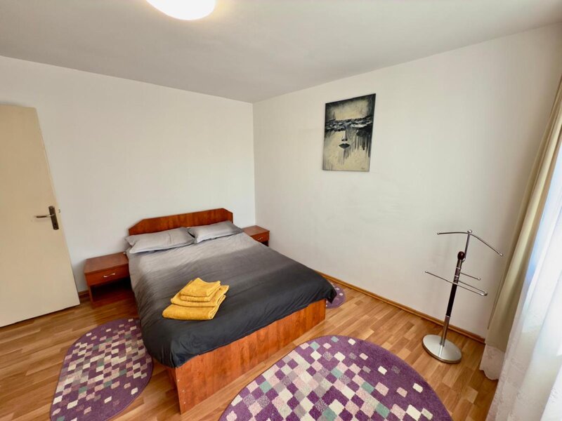 Universitate, 2 camere mobilat/ utilat, Bd. Balcescu/ negociabil.