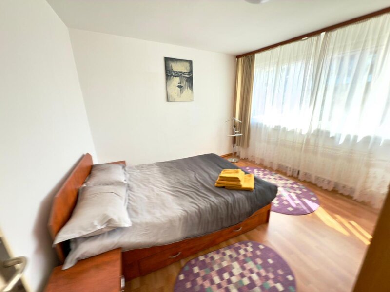 Universitate, 2 camere mobilat/ utilat, Bd. Balcescu/ negociabil.