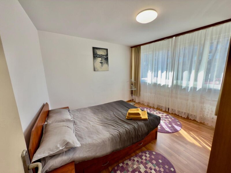 Universitate, 2 camere mobilat/ utilat, Bd. Balcescu/ negociabil.